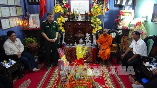 Verwaltungsstab für Südwesten besucht Pagoden der Khmer in Tra Vinh - ảnh 1